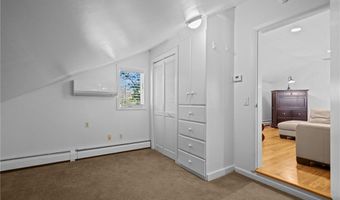 24 GREENWOOD Ln, Lincoln, RI 02865