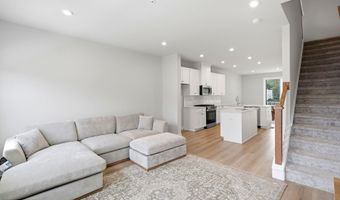 5 Pelham Ln, Bayville, NJ 08721