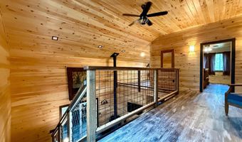 8 Breezy Knoll Ln, Baileyville, ME 04694
