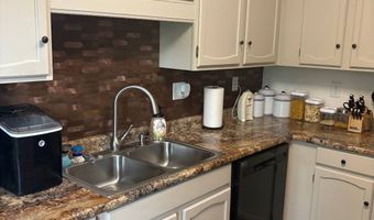917 9th St, Aurora, NE 68818