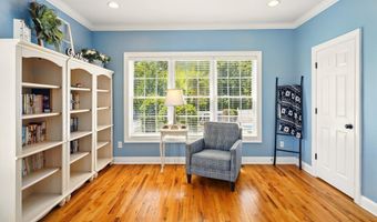 225 Watersedge Dr, Boiling Springs, SC 29316