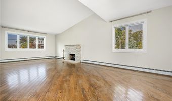 18 Central Ave, Amityville, NY 11701