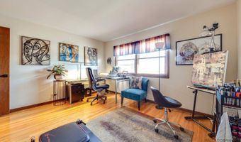 2042 S Goebbert Rd, Arlington Heights, IL 60005