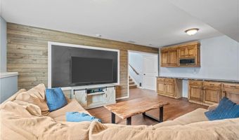14172 Rockaway Ct, Basehor, KS 66007
