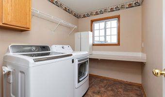 1102 9th Ave SE, Altoona, IA 50009