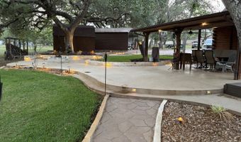 828 Shady Grv, Adkins, TX 78101