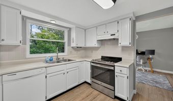1592 Greenfield Crossing Ct, Ballwin, MO 63021