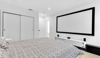 3843 Hayvenhurst Ave, Encino, CA 91436
