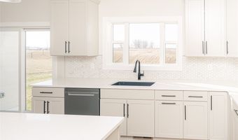 602 E Vista Lake Ave, Polk City, IA 50226