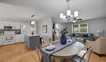 527 Blazedwood Dr, Ballwin, MO 63021