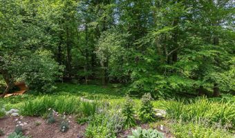 5204 WESTWOOD Dr, Bethesda, MD 20816
