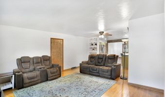 922 S Oak Ave, Aurora, MO 65605