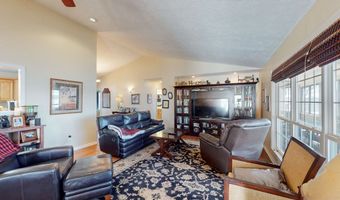 495 Shore Dr, Big Sandy, TN 38221