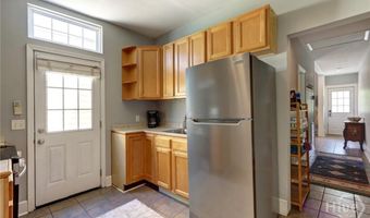 530 E Gordon Ln, Savannah, GA 31401