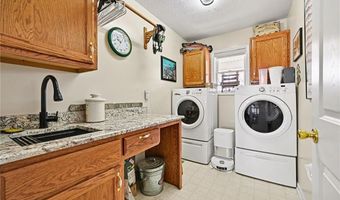 17251 Hollingsworth Rd, Basehor, KS 66007