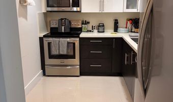 3625 N Country Club Dr 206, Aventura, FL 33180