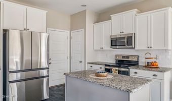 1141 Yellowwood Dr, Aberdeen, NC 28315