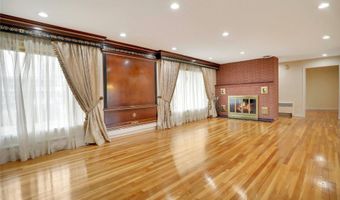 260 Oakridge Ln, Albertson, NY 11507