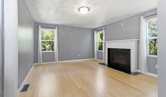 57 Hunters Crossing Dr, Coventry, RI 02816
