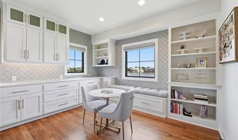 4261 Lakeshore Dr, Basehor, KS 66007