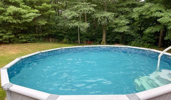 33 Roxbury Ct, Cheshire, CT 06410