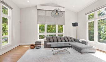 3100 N MONROE St, Arlington, VA 22207