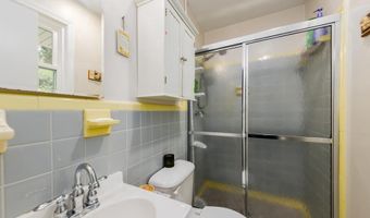 8706 BRAEBURN Dr, Annandale, VA 22003