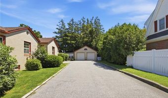 247 W Main Rd, Middletown, RI 02842