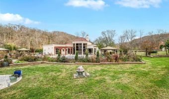 651 Kiefer Creek Rd, Ballwin, MO 63021