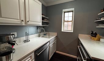 820 S WASHINGTON St 226, Alexandria, VA 22314
