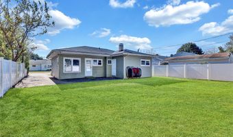 34 Croydon Rd, Amityville, NY 11701
