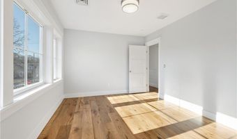 1 Knowlton Ct, Bristol, RI 02809