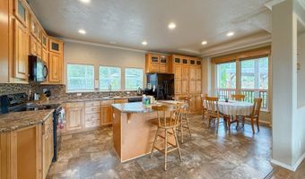 631 HASSETT St, Brookings, OR 97415