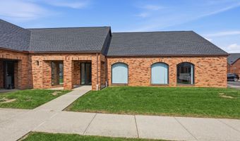 1287 Worthington Woods Blvd, Columbus, OH 43085