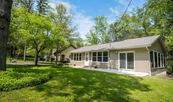 18 Holiday Dr, Albrightsville, PA 18210