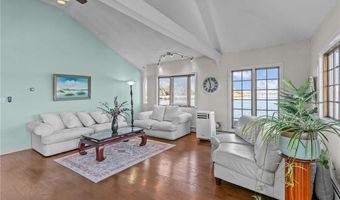 99 Smith St, Bristol, RI 02809
