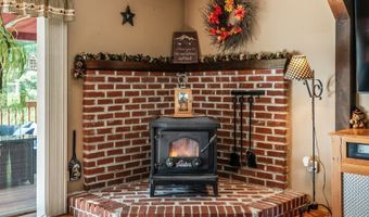 89 Elm St, Blackstone, MA 01504