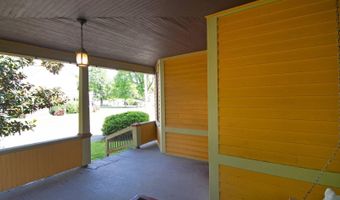 162 N Monroe St, Alderson, WV 24910