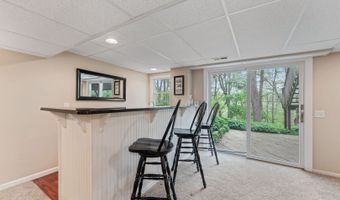 635 Oakview Dr, Algonquin, IL 60102