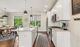 21 Brentwood Cir 21, Danbury, CT 06810