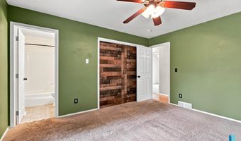 917 E Heatherwood Dr, Brandon, SD 57005