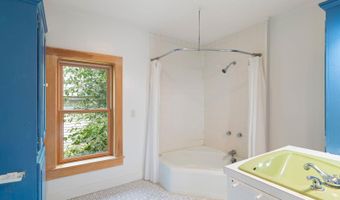 76 Spruce St, Brattleboro, VT 05301