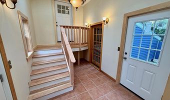 5 Greenfield Ave, Bangor, ME 04401
