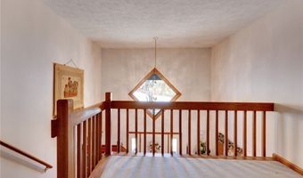 200 GREENTREE Cir, Aurora, OH 44202