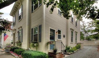 32 School St 3, Newport, RI 02840