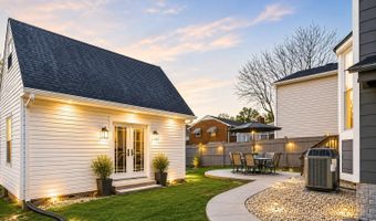 904 S MONROE St, Arlington, VA 22204