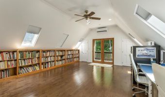 8 W Gate Dr, Bow, NH 03304