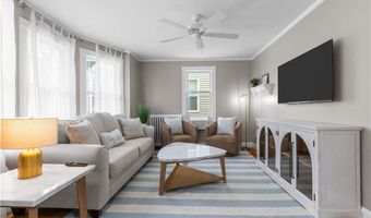 11 Ann St, Newport, RI 02840