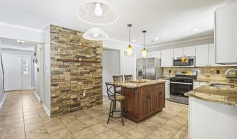6 Huckleberry Ln, New Egypt, NJ 08533