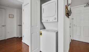 880 N POLLARD St N 923, Arlington, VA 22203